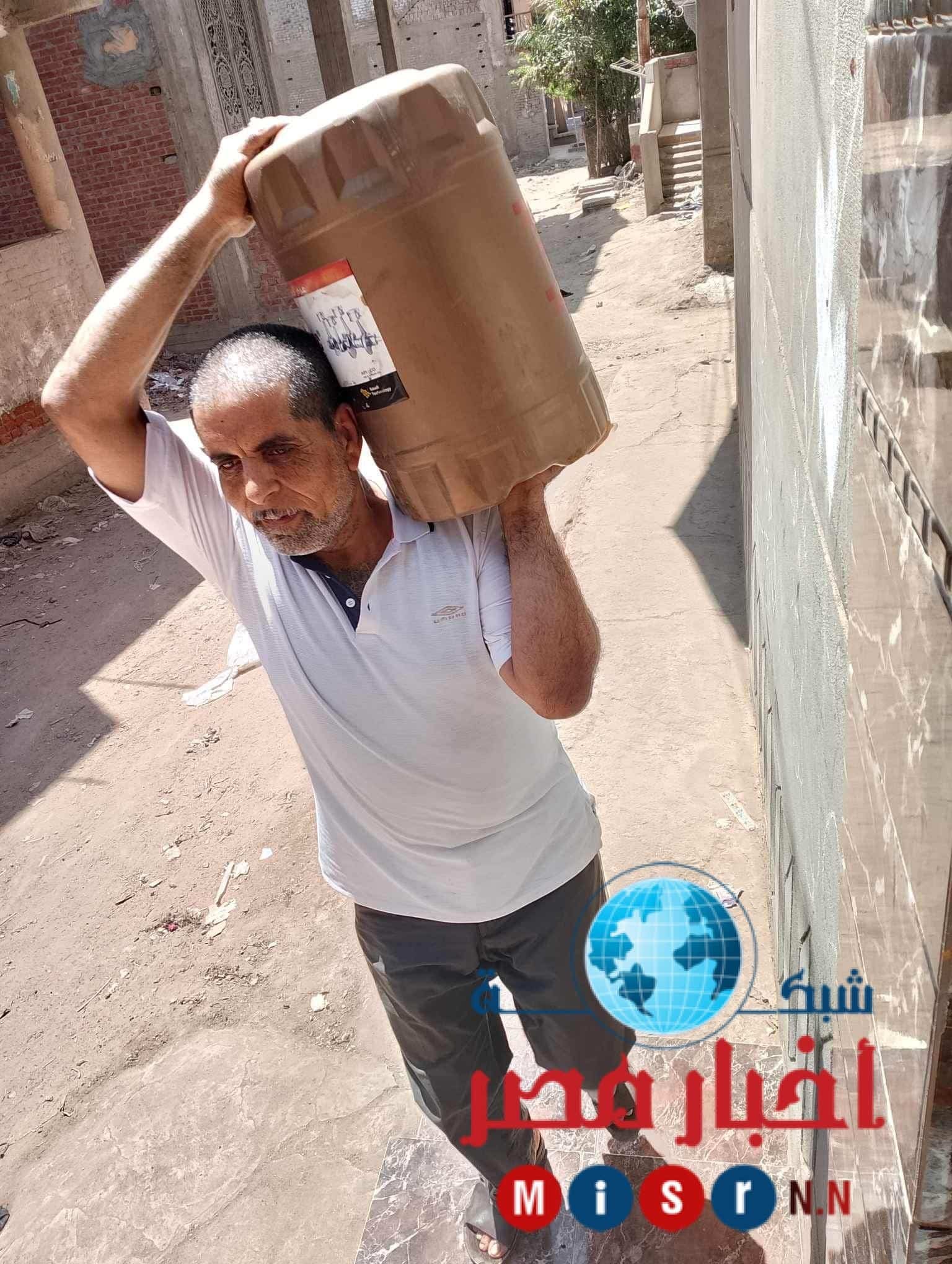 نسيم بدر الدين أحد ساكنى منطقة البر الثاني