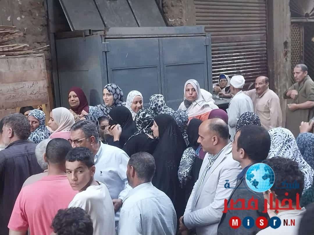 محافظ الدقهلية في وسط المواطنين