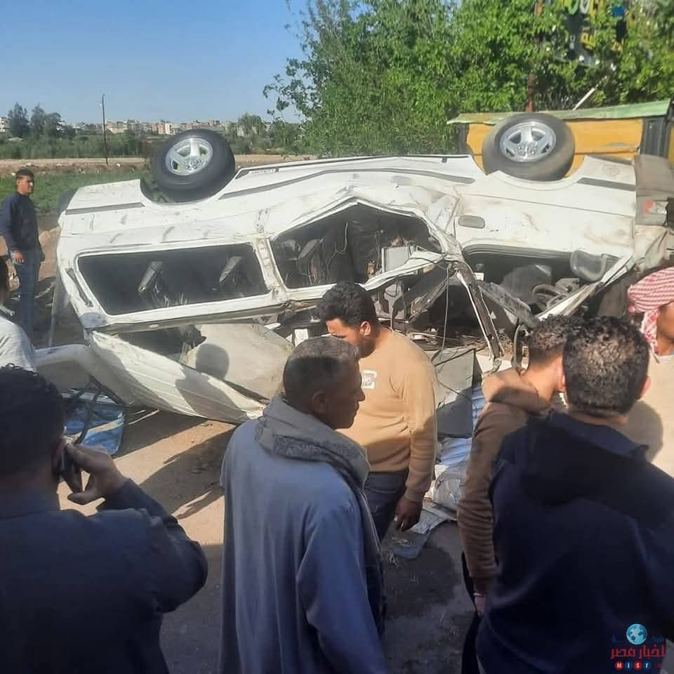 انقلاب سيارة ميكروباص على طريق جمصة الدولي.