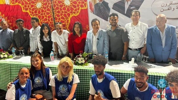منظموا الاحتفالية مع رئيس جمعية مسافرون